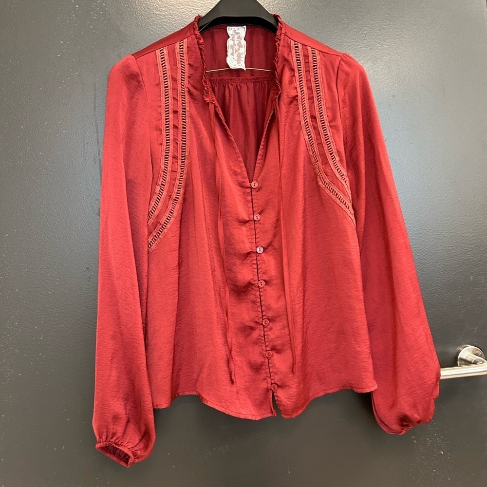 Sadie and Sage M satin feel boho peasant Red Women's Top - Picture 2 of 13